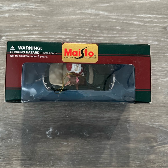 Maisto 1998 Green VW Cabriolet with Santa & Rudolf Die Cast X’MAS Ornament. New! - Picture 1 of 9